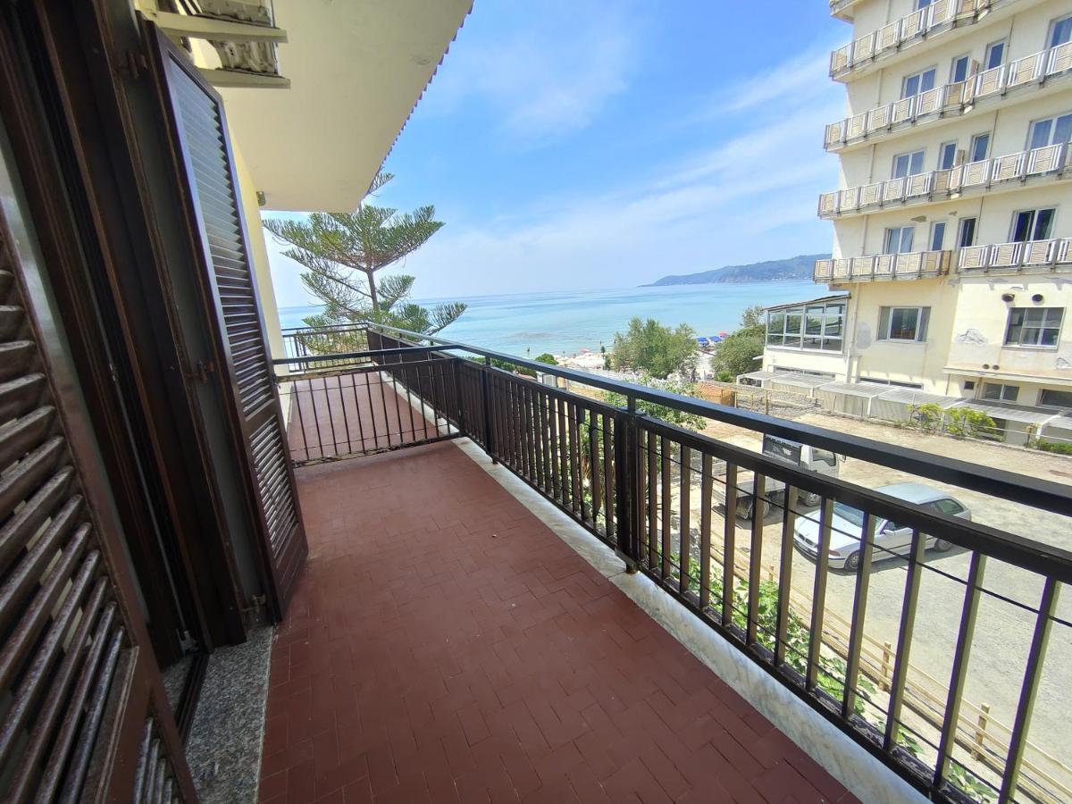Camera Tripla Standard con Vista Mare